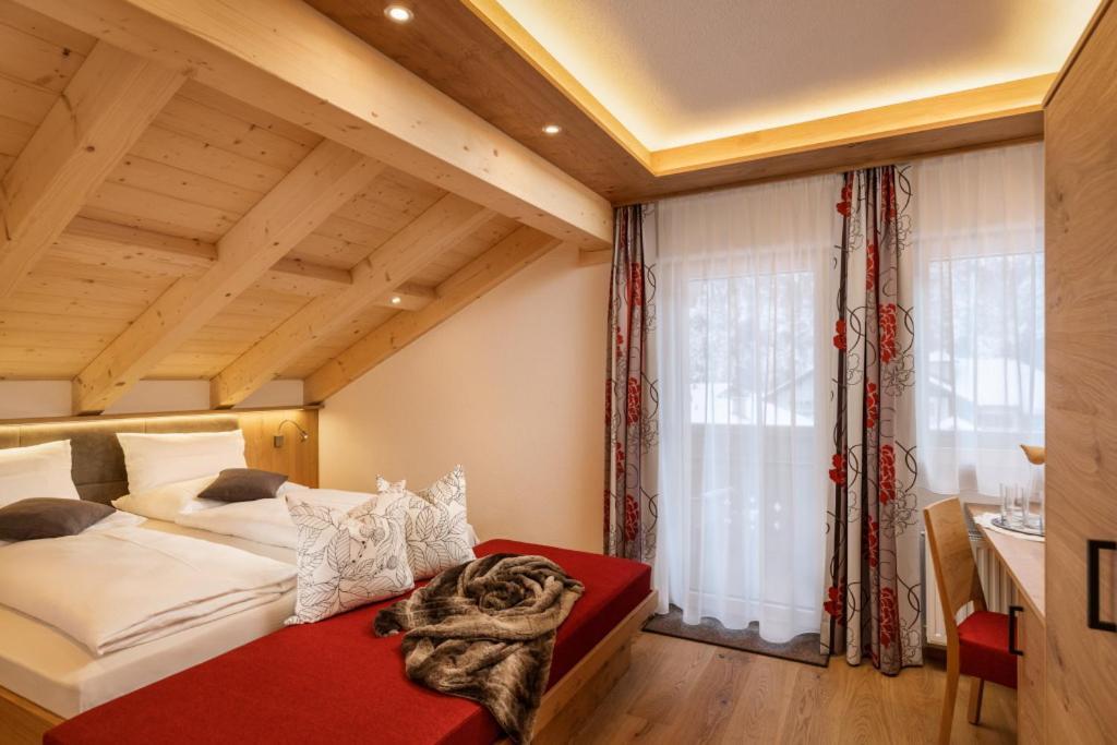 Dorfstube Hotel Holzgau Exterior photo