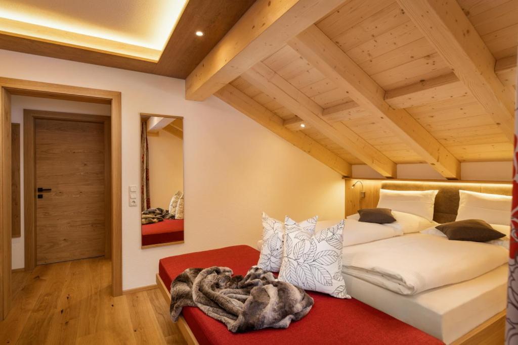 Dorfstube Hotel Holzgau Exterior photo